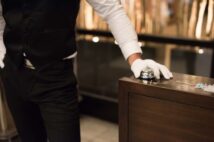 繁盛期のホテルはサービス悪くなりがち　客側でできる簡単な対策は？