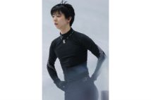 羽生結弦、ファン注目「新ネックレス」は誰が贈ったものか