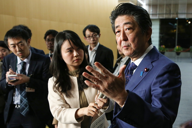 改めて安倍氏の発言を検証（時事通信フォト）