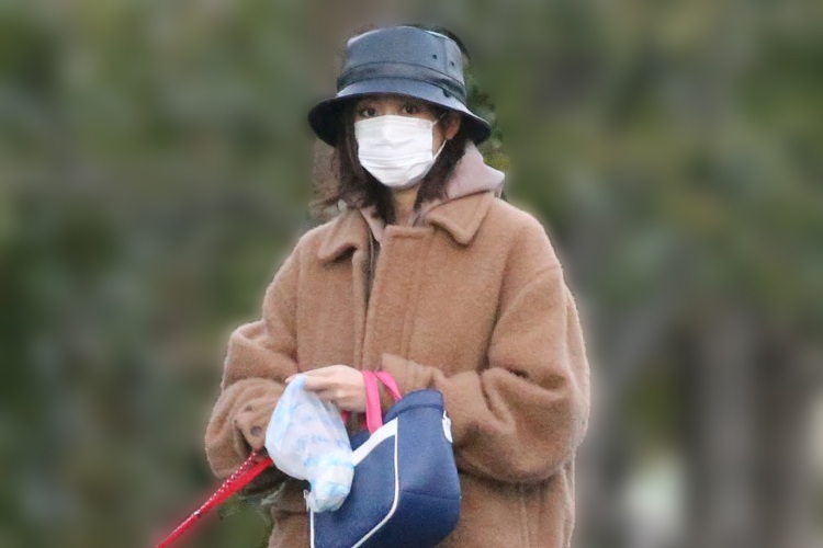 桐谷美玲 妊娠発表前日 絶世の美犬 とスニーカー散歩姿 Newsポストセブン