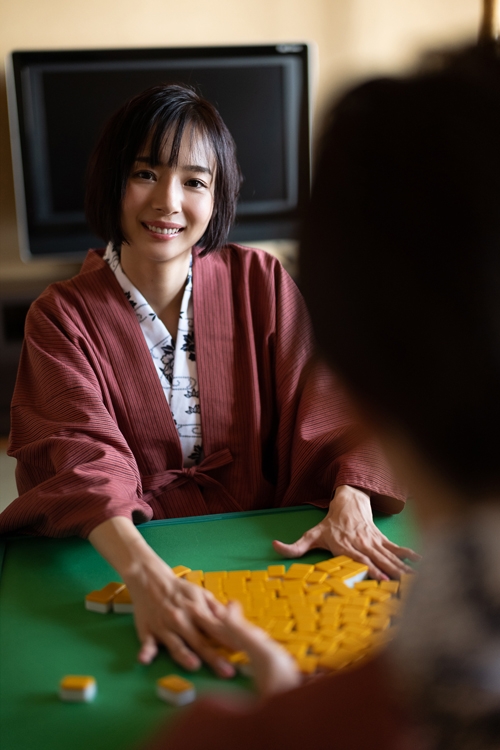 岡田紗佳はファッションモデル兼女流プロ雀士