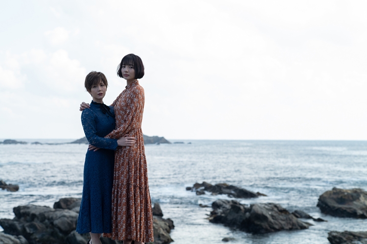 密着した写真も