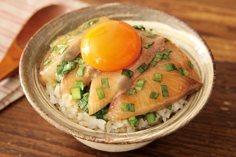 刺身のニラだれ漬け丼