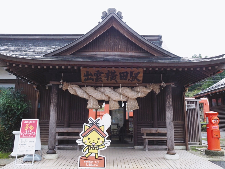 神社を模した造りの出雲横田駅
