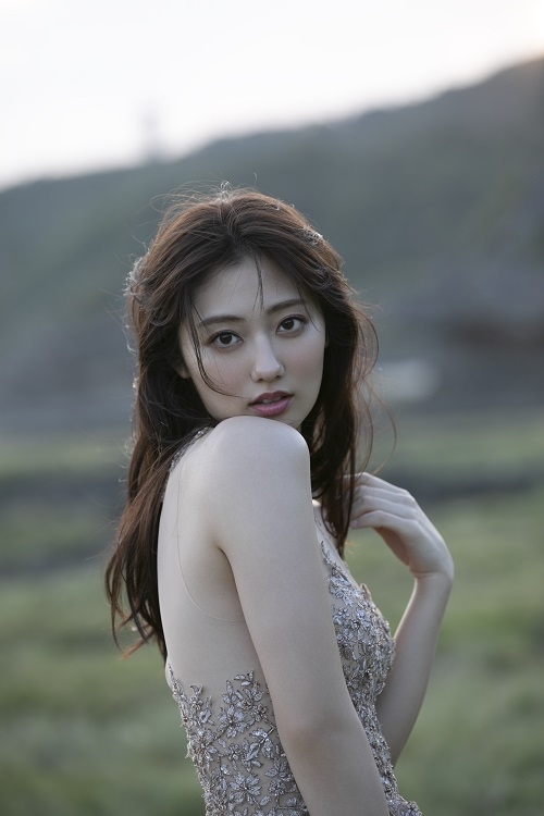 しっとりした大人の表情も見せる