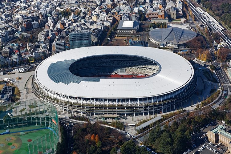 新国立競技場は完成したが、五輪開催までに各方面でトラブルが多発（写真／アフロ）