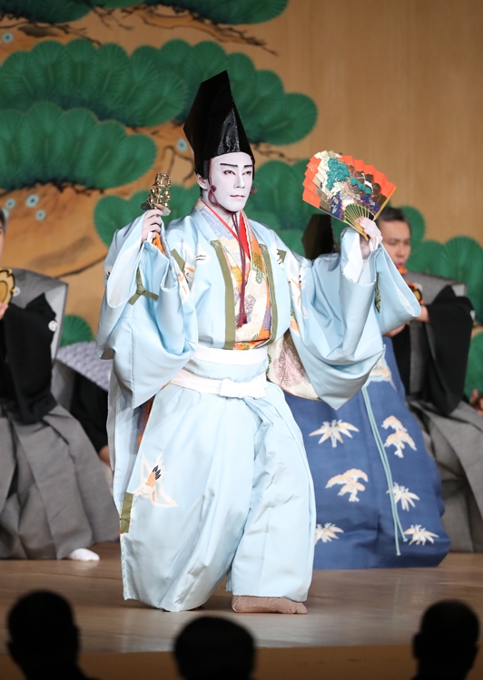船出は前途多難（時事通信フォト）