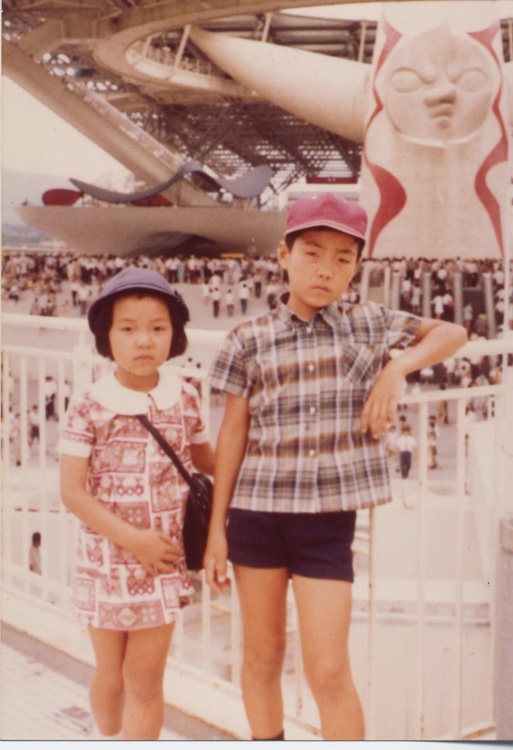 3歳下の妹と（提供／嘉門タツオ）