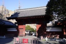 東京大学のシンボルともいえる赤門（時事通信フォト）