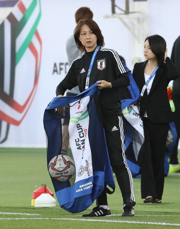 土肥氏は男女のサッカー代表戦に多く帯同してきた（時事通信フォト）