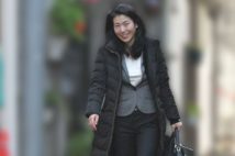 コロナ対応&出張疑惑の大坪寛子審議官 「小顔エステ」で笑顔