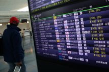 欠航便が相次ぐ羽田空港(時事通信フォト)