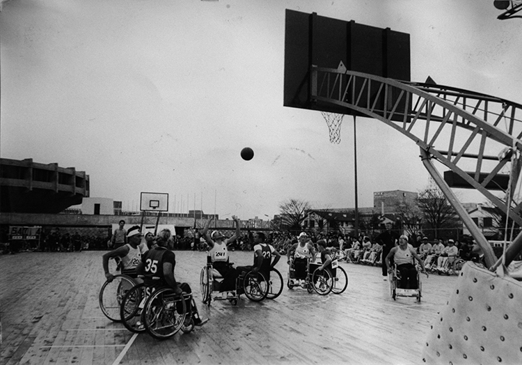 現在は人気競技となった車椅子バスケットボールだが、当時日本は一勝もできず（写真提供／浜本恵子氏）