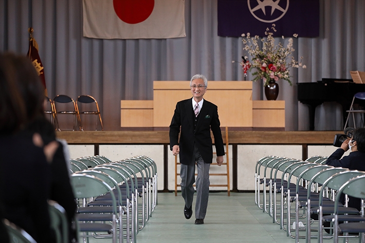 校則を全廃するユニークな取り組みをしてきた西郷さん（撮影／浅野剛）