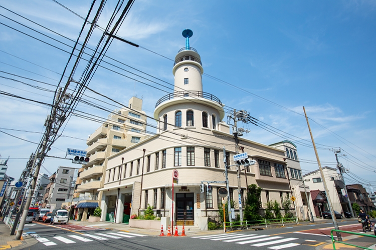 変わらぬ姿で佇む街の見張り番（撮影／深澤慎平）