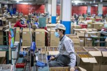 中国で「生産活動が半分停止」状態、景気回復への道は？