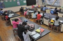 一斉休校で子育て世代から悲鳴続々、子供は癇癪起こし家計は逼迫
