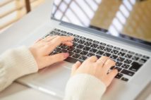 在宅ワークで疲弊する会社員たち 「やっぱり職場が一番」の声も