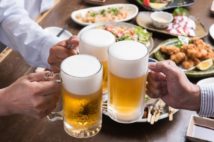 会社員は「会合NG」でどこで飲む? オンライン飲み会も登場