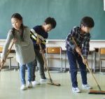 おしゃべりは一切なし!無言清掃、無言給食…小学校ではやり中!