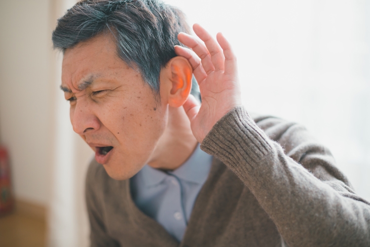 難聴が認知症やうつ病を招くことも