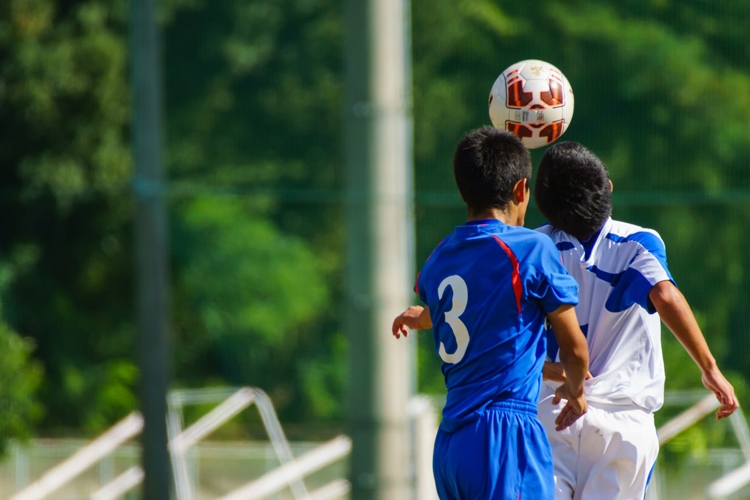 少年サッカーのヘディング練習 英では12歳は月5回まで Newsポストセブン