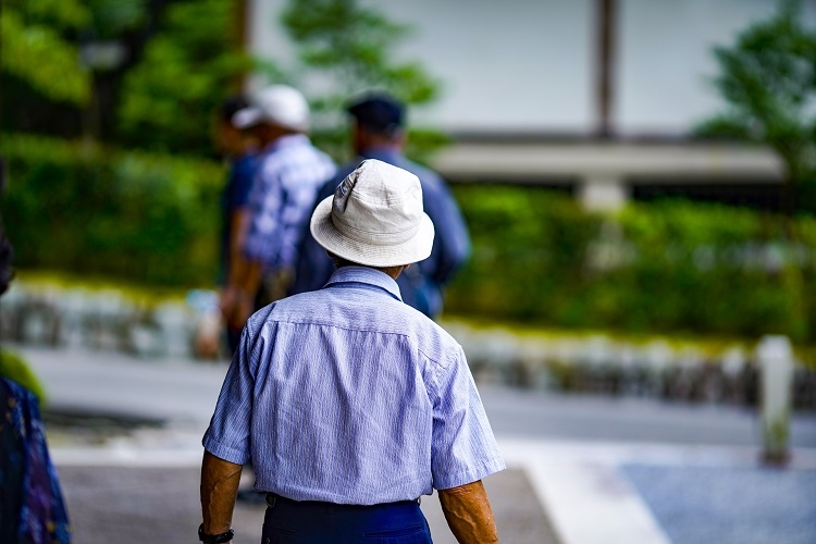 高齢者の外出にはリスクがある