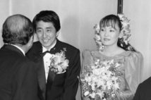 「晋三と昭恵」叱れない夫婦　安倍家では総理が水を運ぶ