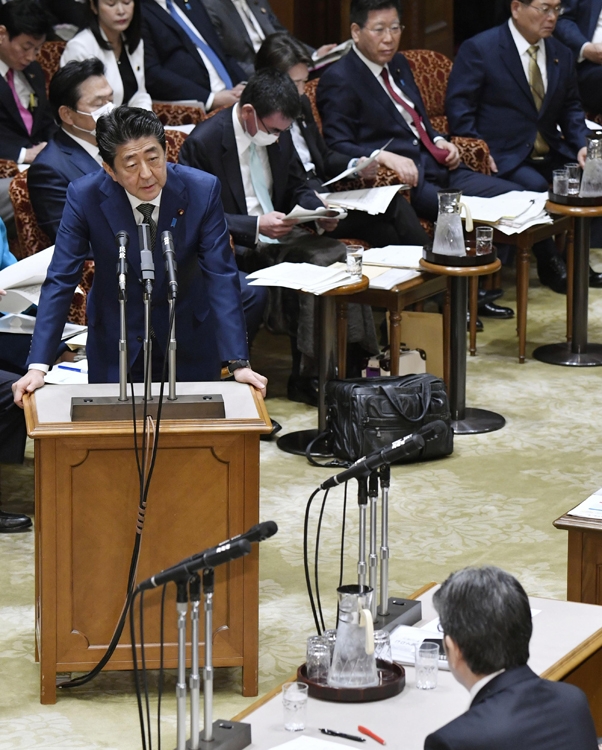 あまりに危うい言動（写真／共同通信社）