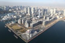 五輪選手村がある東京・中央区の晴海エリア(時事通信フォト)