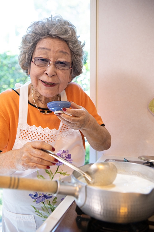 ばぁばこと、料理研究家の鈴木登紀子さん