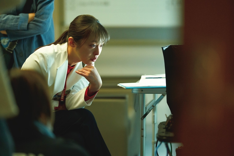 モニターで演技を確認