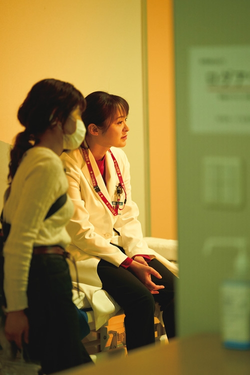 メイク担当者と談笑