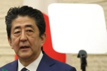 一律10万円給付の方針を明らかにした安倍首相（時事通信フォト）