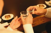 巣ごもりで酒量も増えそうだが(写真/AFLO)