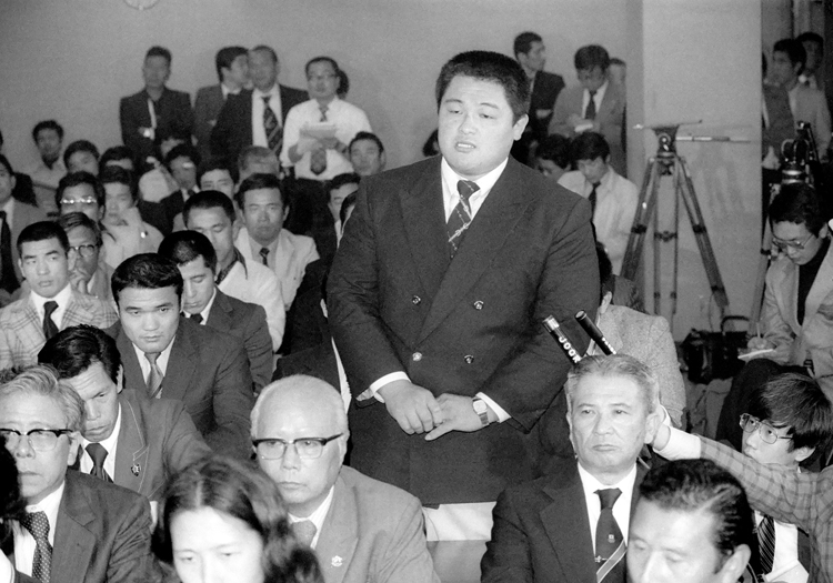 山下泰裕の涙の猛抗議は人々の心を打った（写真／共同通信社）