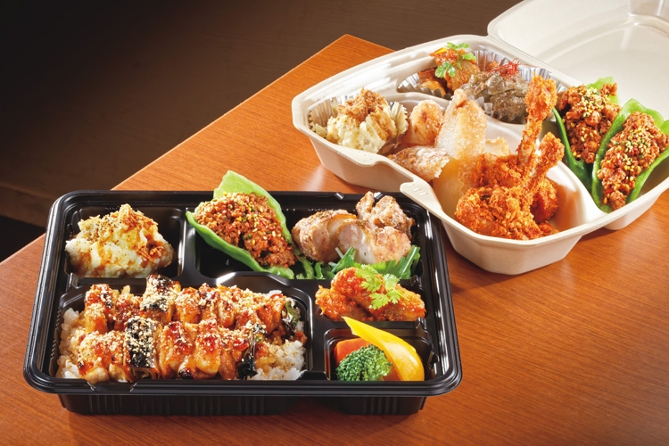 「やおやのあて盛り」1500円（右）、「やおや弁当」1300円