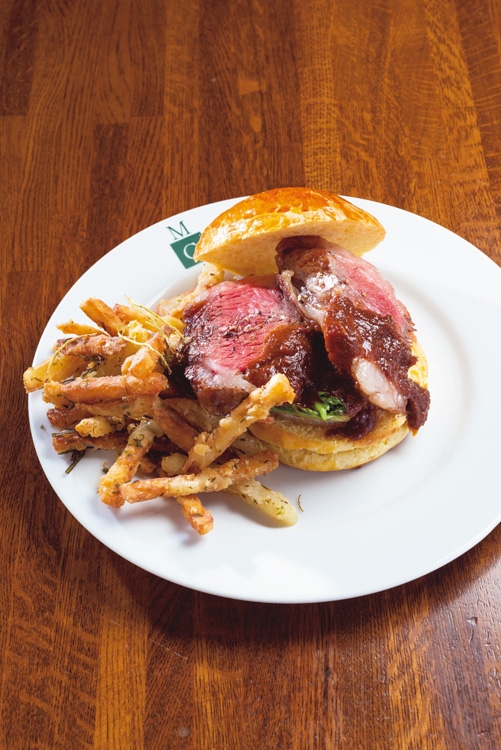 「国産和牛のステーキバーガー」3000円