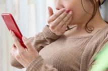 休日の連絡を拒否する部下 “つながらない権利”認めるべきか