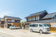 民家の駐車場に“住める”!? 「バンライフ・ステーション」って?