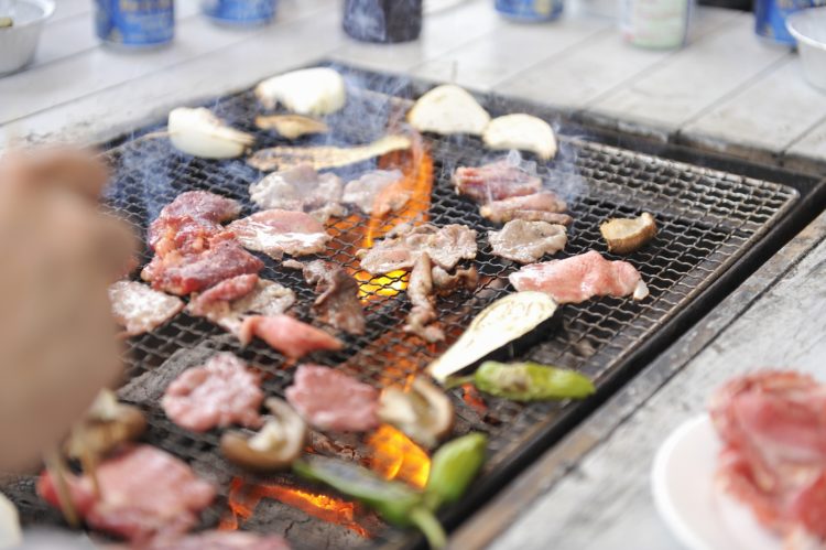 コロナ禍のさなかに大規模BBQ開催の告知が（写真／GettyImages）