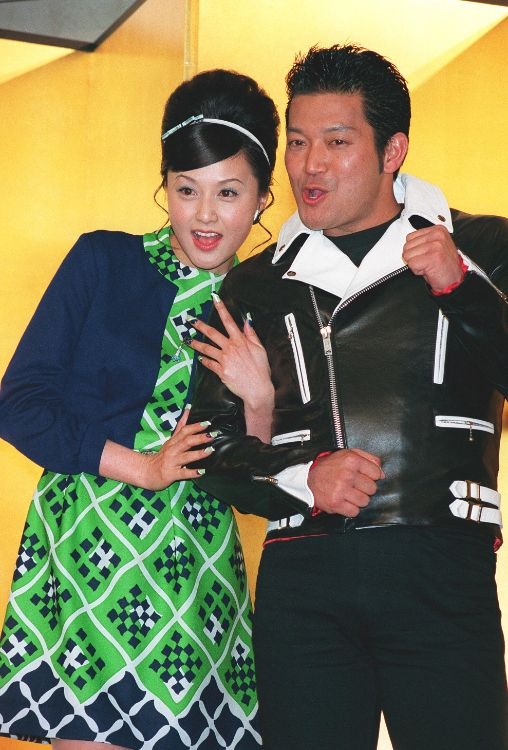2003年のドラマ「あなたの人生お運びします！」では藤原紀香と夫婦役で共演（時事通信フォト）