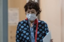 ビビッドな色も着こなす森山良子、「72才でギャルソン好き」