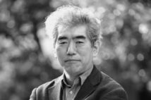 【著者に聞け】松原始氏 鳥エッセイ集『カラスは飼えるか』