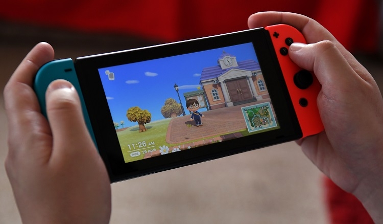 「ニンテンドースイッチ」のゲーム「あつまれ！どうぶつの森」が人気で本体品薄（AFP＝時事）