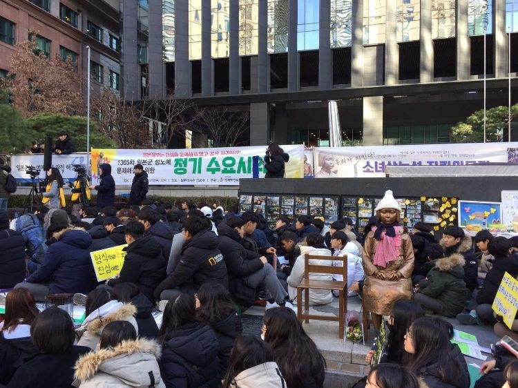 韓国で開かれている「水曜集会」