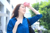 マスクをつけた状態で迎える初めての夏に(写真/PIXTA)