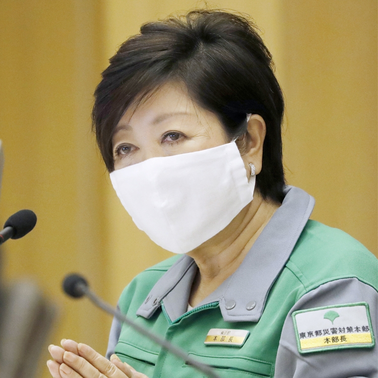 小池百合子都知事の「ユリコマスク」も話題に（写真／共同通信社）