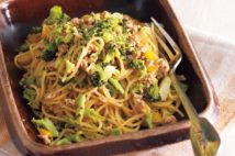 フライパンひとつで簡単に（撮影／松島均）