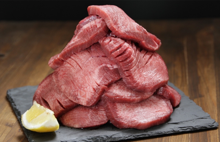 『肉卸直営BBQワンダーランド』の『厚切り牛タン』1kg　5780円（税込、送料無料）